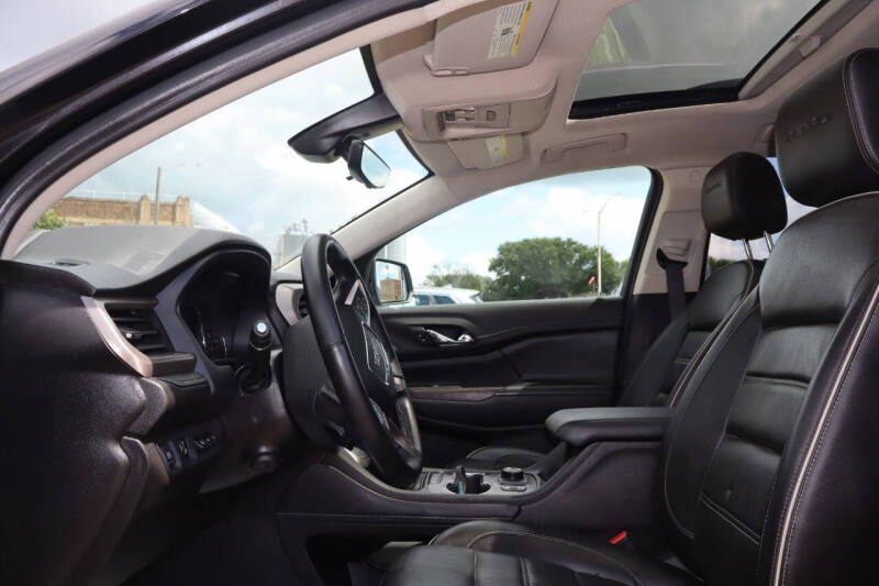 2023 GMC Acadia Denali