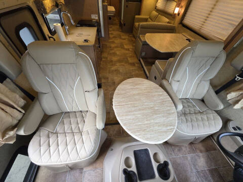 2016 Thor Motor Coach Hurricane