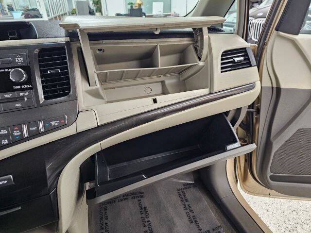 2014 Toyota Sienna LE 8-Passenger