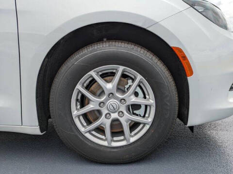 2026 Chrysler Voyager LX