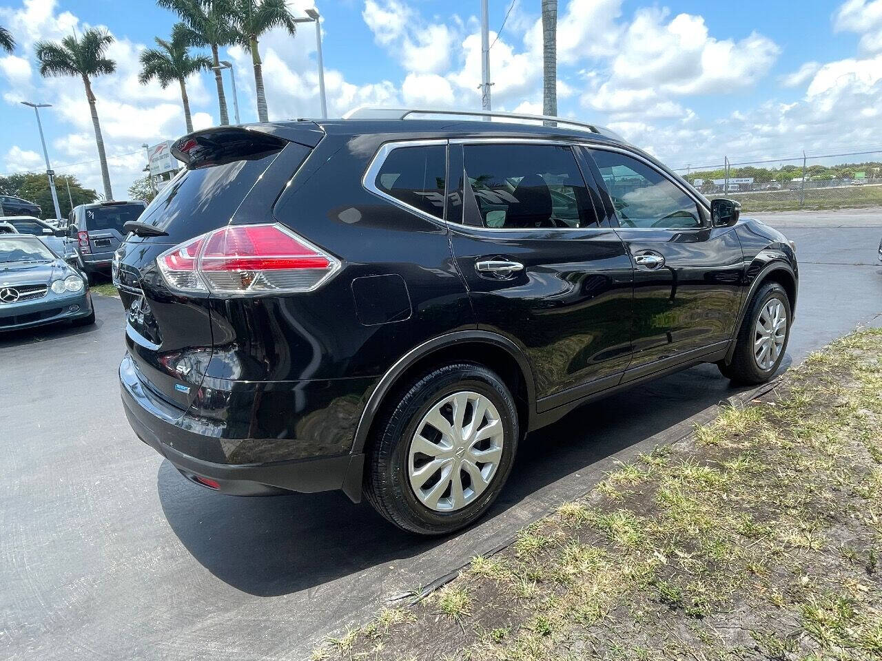 2014 Nissan Rogue  - $10,900