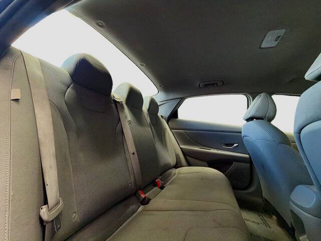 2024 Hyundai Elantra SE