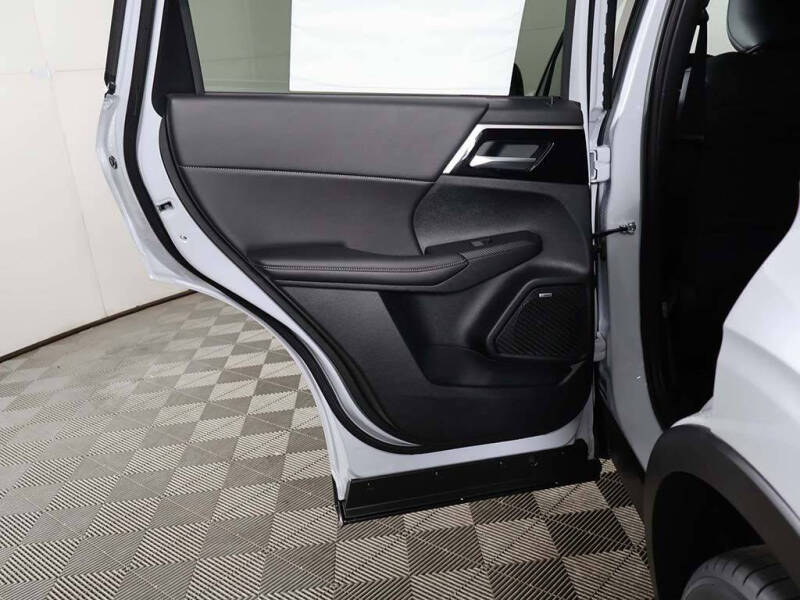 2026 Mitsubishi Outlander LE