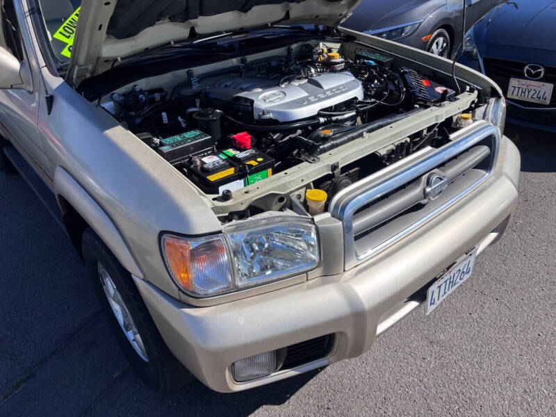 2001 Nissan Pathfinder LE