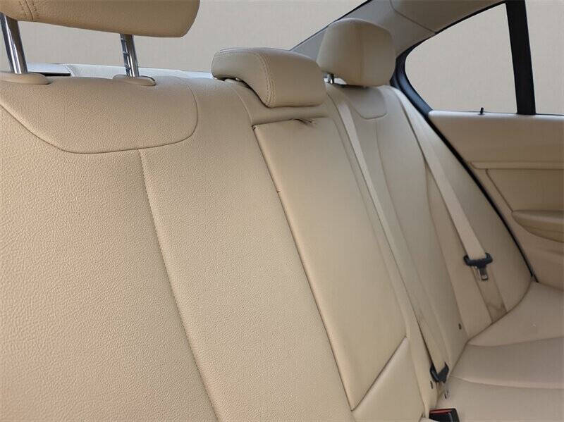 2015 BMW 3 Series 320i