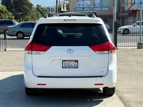 2014 Toyota Sienna XLE 8-Passenger