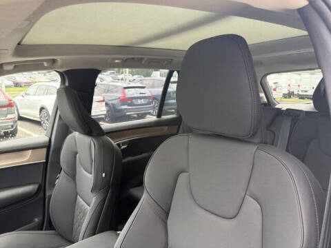 2026 Volvo XC90 T8 Plus 7P