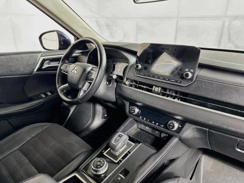 2022 Mitsubishi Outlander SE