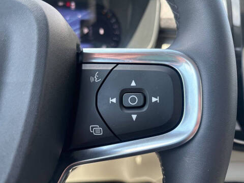 2023 Volvo XC40 B5 Plus Bright Theme