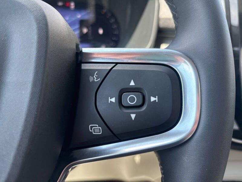 2023 Volvo XC40 B5 Plus Bright Theme