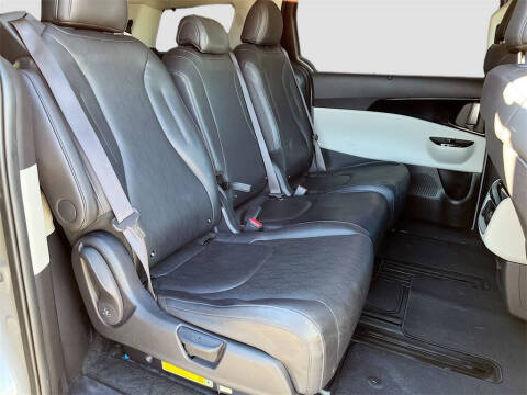 2024 Kia Carnival SX