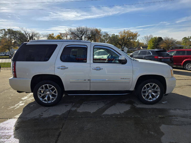 2011 GMC Yukon Denali photo 6