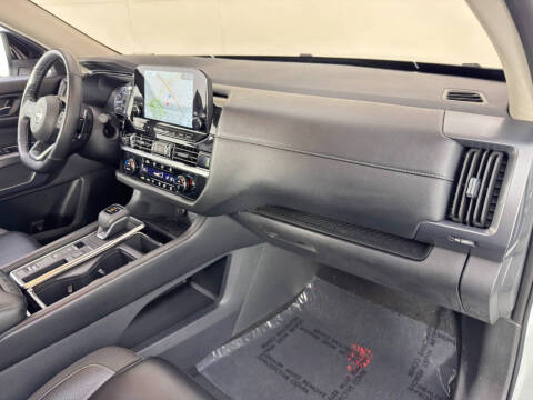 2023 Nissan Pathfinder SL