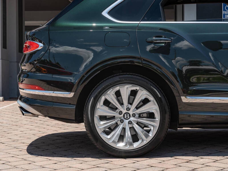 2023 Bentley Bentayga EWB V8