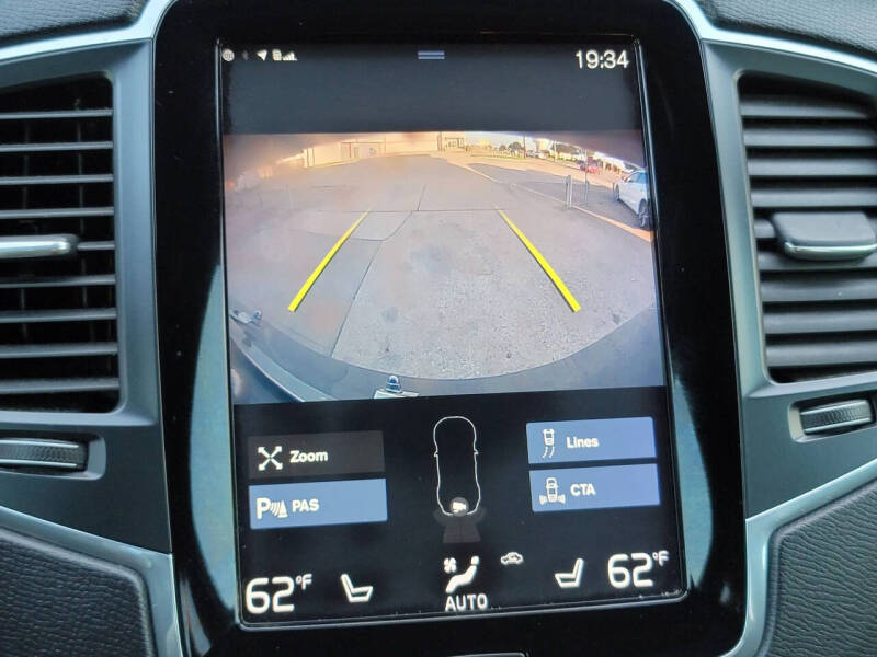 2019 Volvo XC90 T6 Momentum