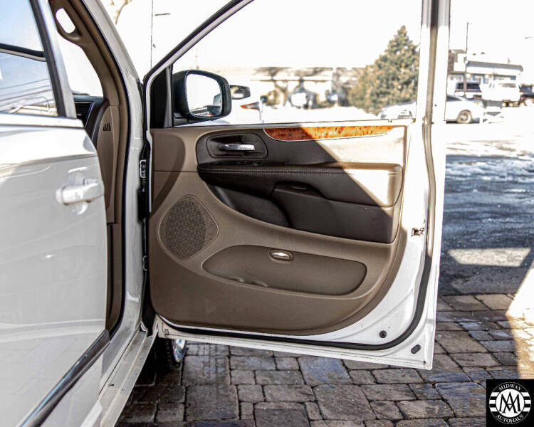 2015 Chrysler Town and Country Touring