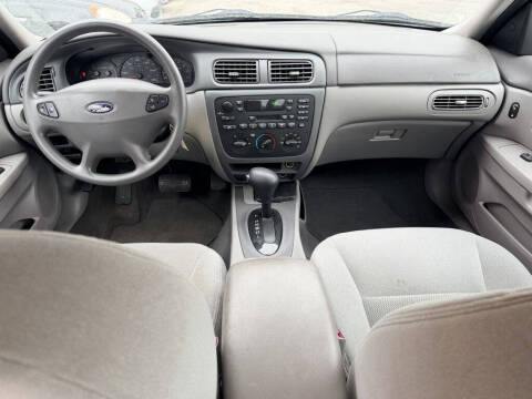 2003 Ford Taurus SE