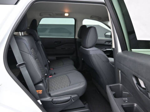 2025 Nissan Pathfinder S