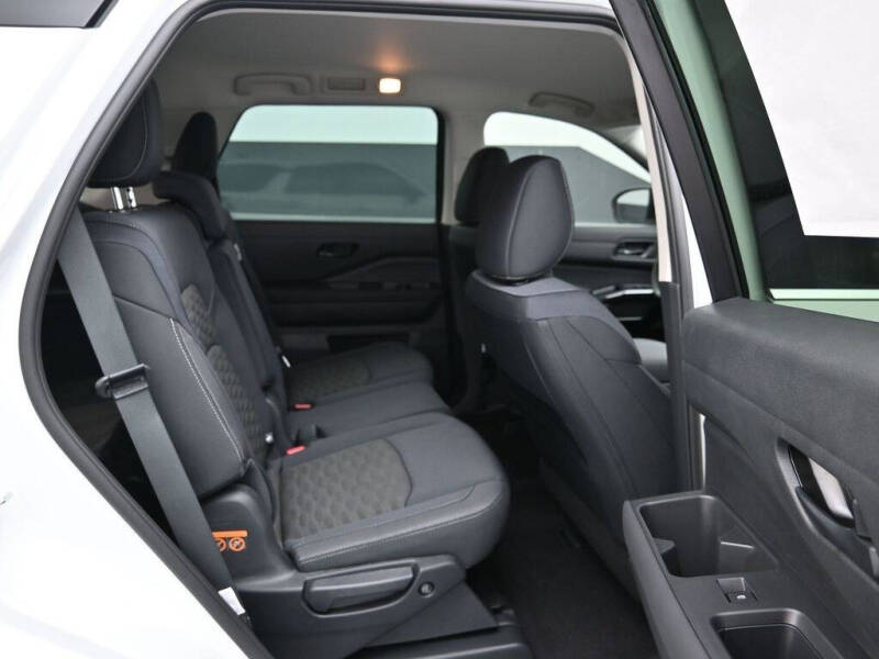 2025 Nissan Pathfinder S