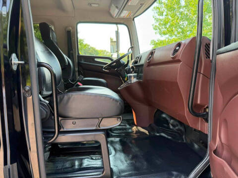 2025 Hino L6