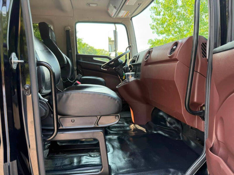 2025 Hino L6