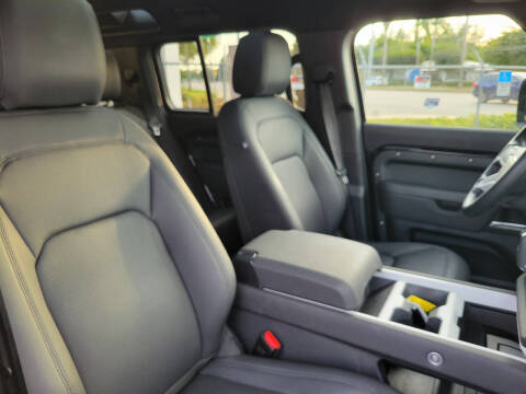 2025 Land Rover Defender 110 P300 S