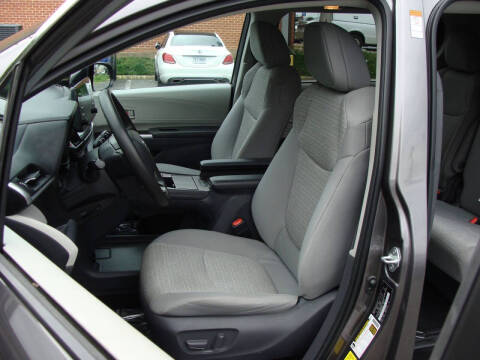 2021 Toyota Sienna LE 8-Passenger