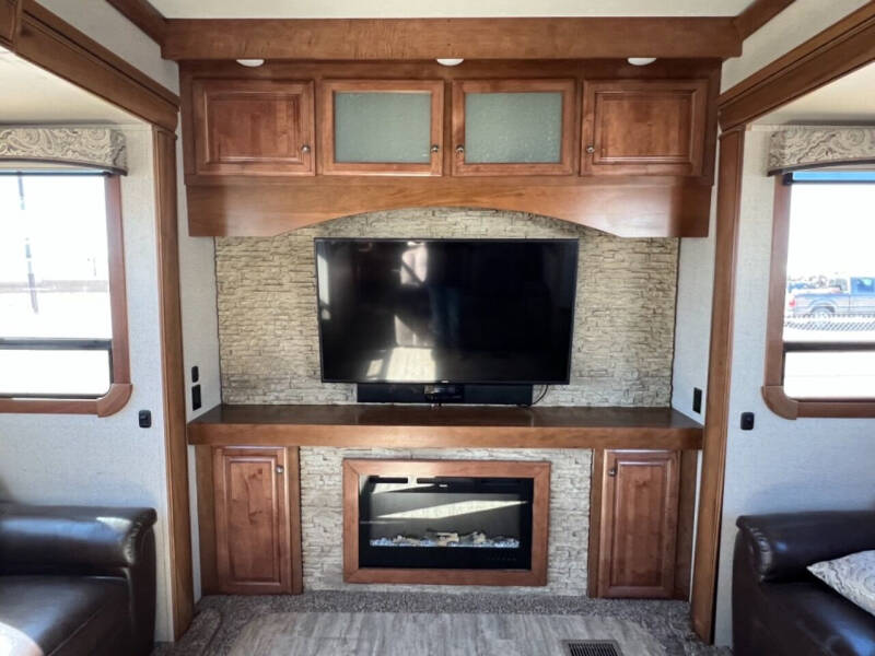 2018 Thor Motor Coach Redwood