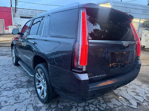 2016 Cadillac Escalade Luxury Collection