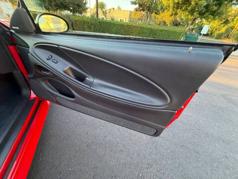 2004 Ford Mustang Deluxe