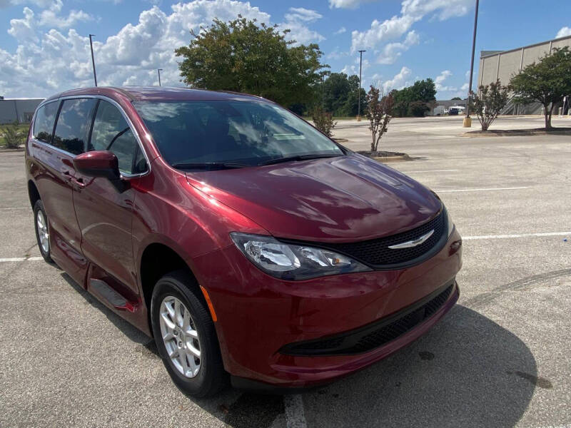 2022 Chrysler Voyager LX