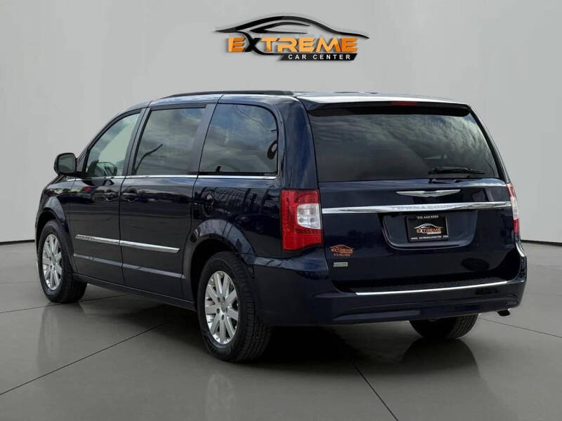 2016 Chrysler Town and Country Touring