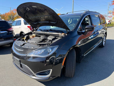 2017 Chrysler Pacifica Touring-L
