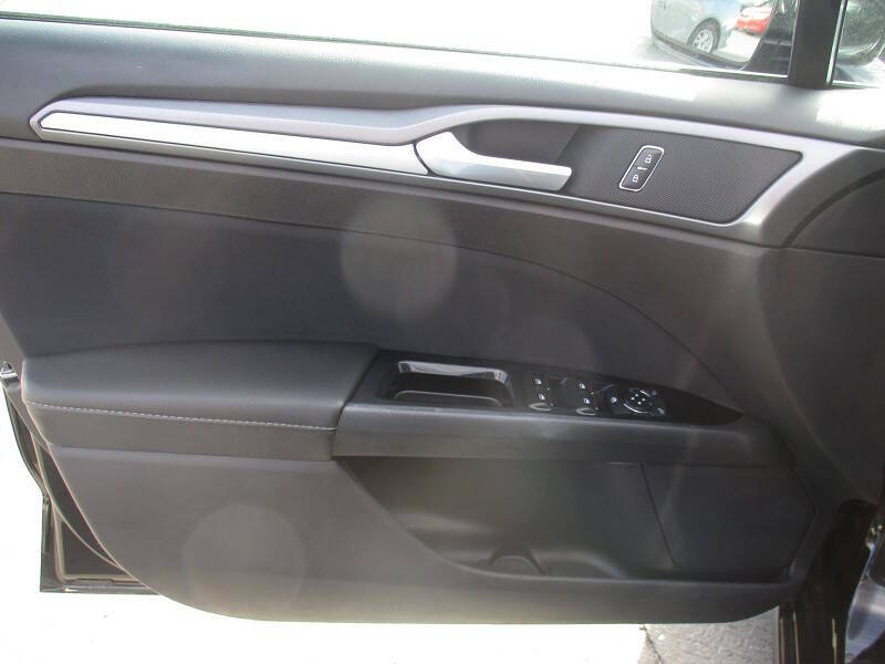 2016 Ford Fusion SE