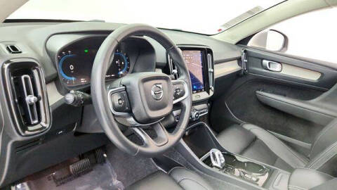 2025 Volvo XC40 B5 Plus Bright Theme