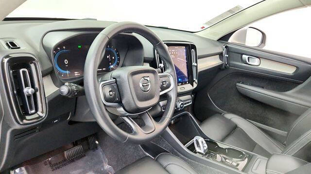 2025 Volvo XC40 B5 Plus Bright Theme