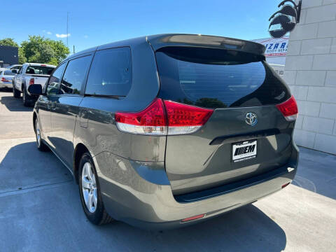2011 Toyota Sienna Base 7-Passenger