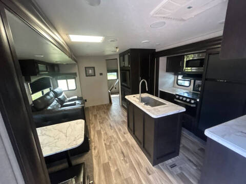 2021 Venture RV Sporttrek