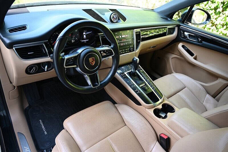 2017 Porsche Macan 44