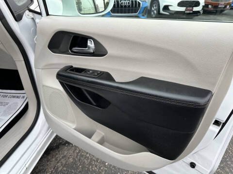 2020 Chrysler Pacifica Touring L