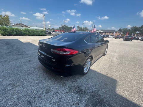 2020 Ford Fusion SE