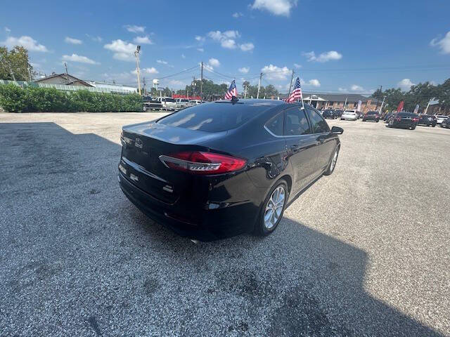 2020 Ford Fusion SE