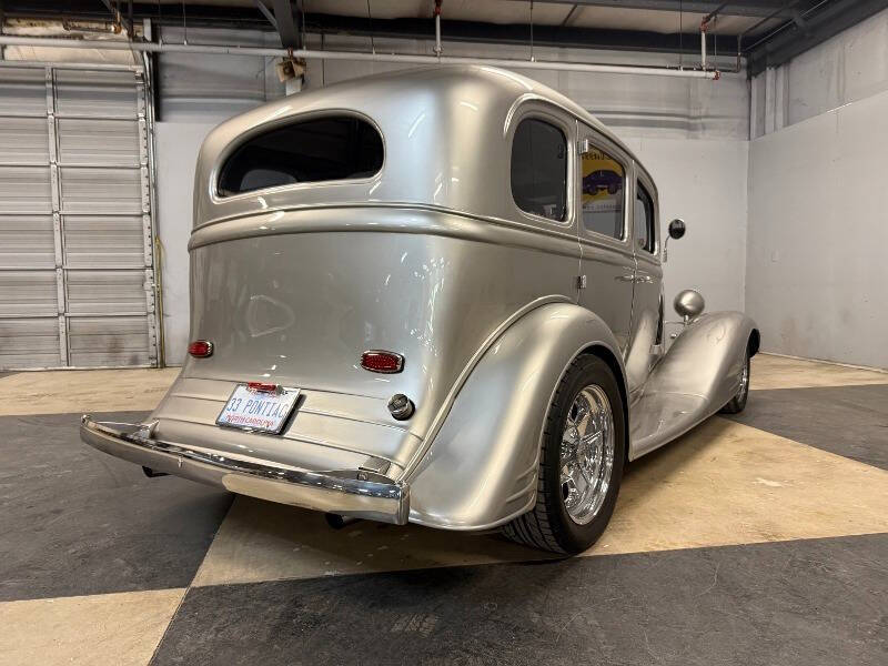 1933 Pontiac Sedan