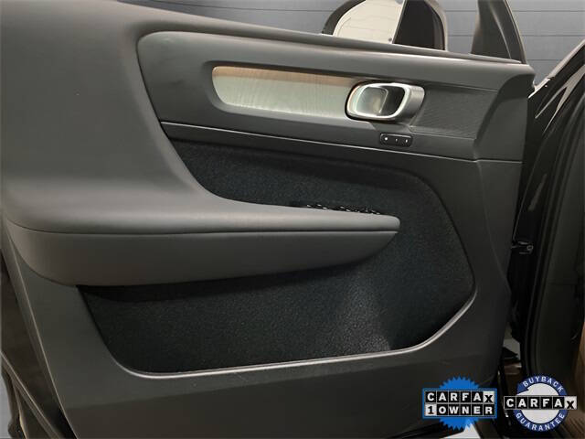 2025 Volvo XC40 B5 Plus Bright Theme