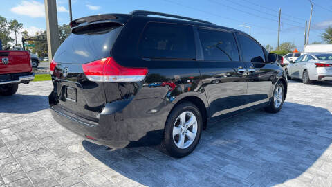 2012 Toyota Sienna LE 7-Passenger