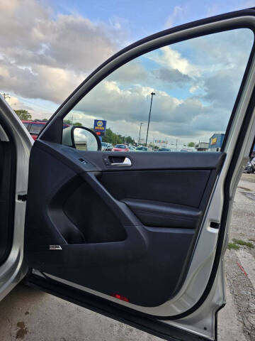 2011 Volkswagen Tiguan SEL 4Motion