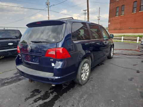 2013 Volkswagen Routan SE