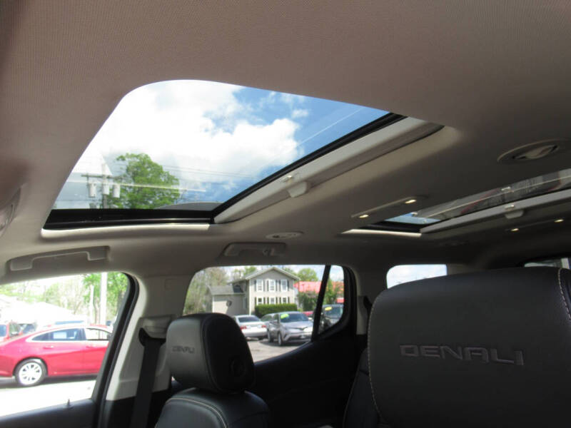 2022 GMC Acadia Denali