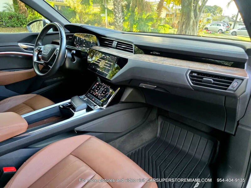 2021 Audi e-tron quattro Premium