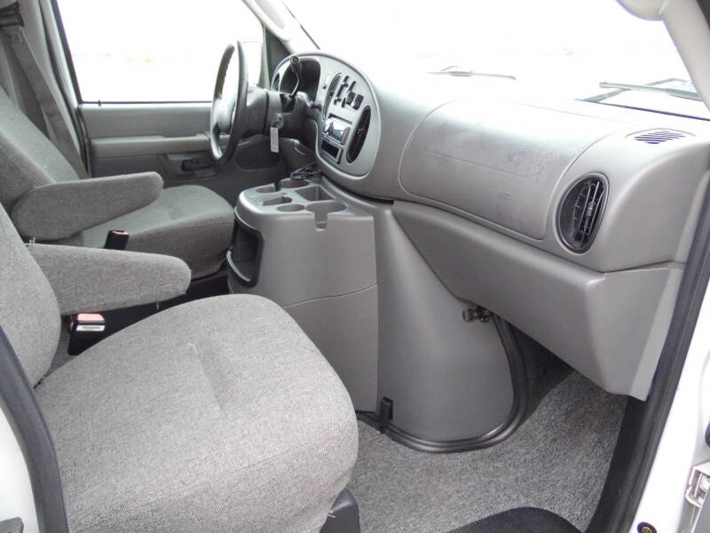 2004 Ford E-Series E-250